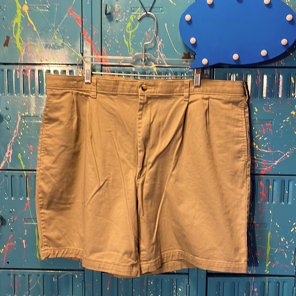 😎Wrangler khaki Shorts. Size 42. M312